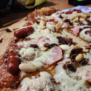 Pizza Cabanossi-Studentenfutter